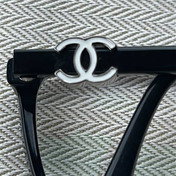 CHANEL Black CC Eyeglasses with Quilted Case - Picture 11 of 14